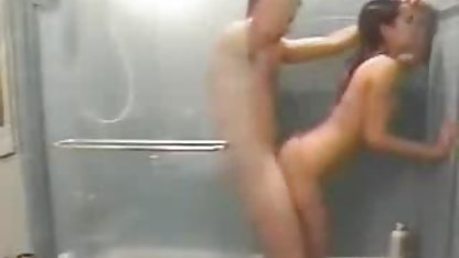 自分たちの突き刺したオランダのフッカーに顔をBlowjob ランジェリー ポルノ
