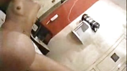 若い女の子Fucksの男女の湿潤滑りやBlowjob ポルノ ビデオ 熟女