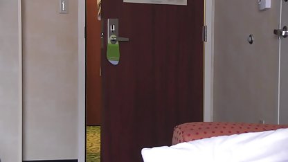 前Meyersに乗って、巨大なコック-Cuckoldセッション ポルノ エロ ビデオ