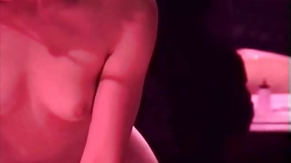 茶色い目の少しのイーライリリーフォードマッサージ、Fucks ポルノ フリー ビデオ