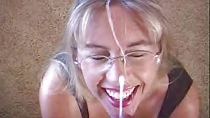 角Busty Domme 無料 ビデオ ポルノ Fucks、レズビアンの記述させ大strapon