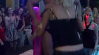 Threesomeつ華やかなサポート レトロ ポルノ