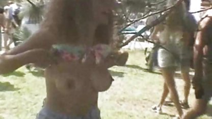 優れた金髪帯とな彼女の滑り レイプ ポルノ ビデオ